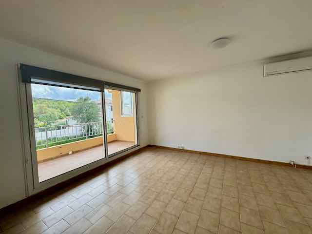 Cliquez sur l'image pour l'agrandir Location Cabinet Collet - NISSAN-LEZ-ENSERUNE