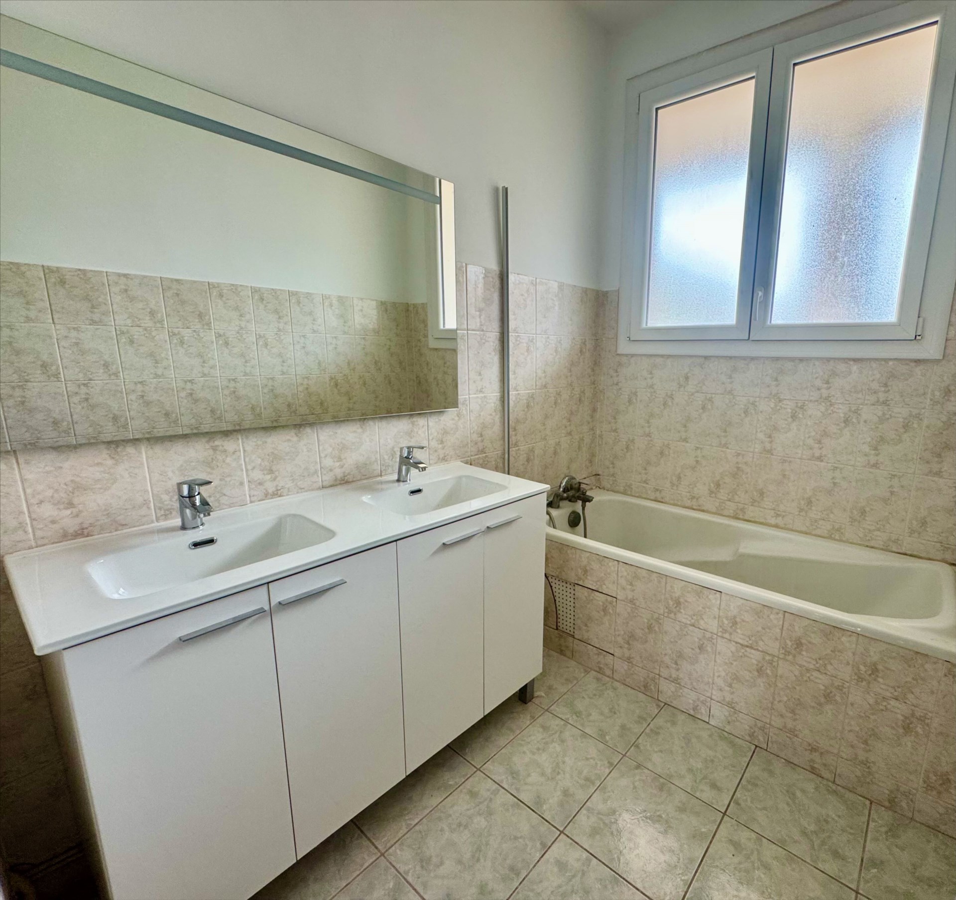 Cliquez sur l'image pour l'agrandir Location Cabinet Collet - BEZIERS