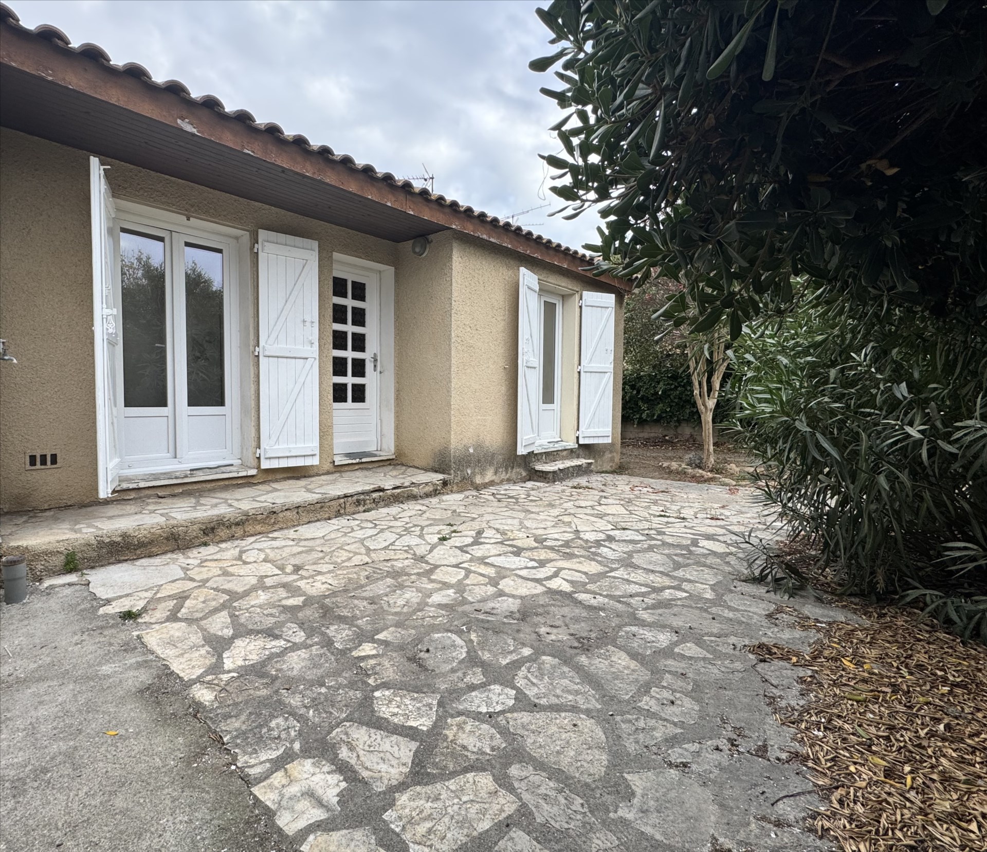 Cliquez sur l'image pour l'agrandir Location Cabinet Collet - SERIGNAN