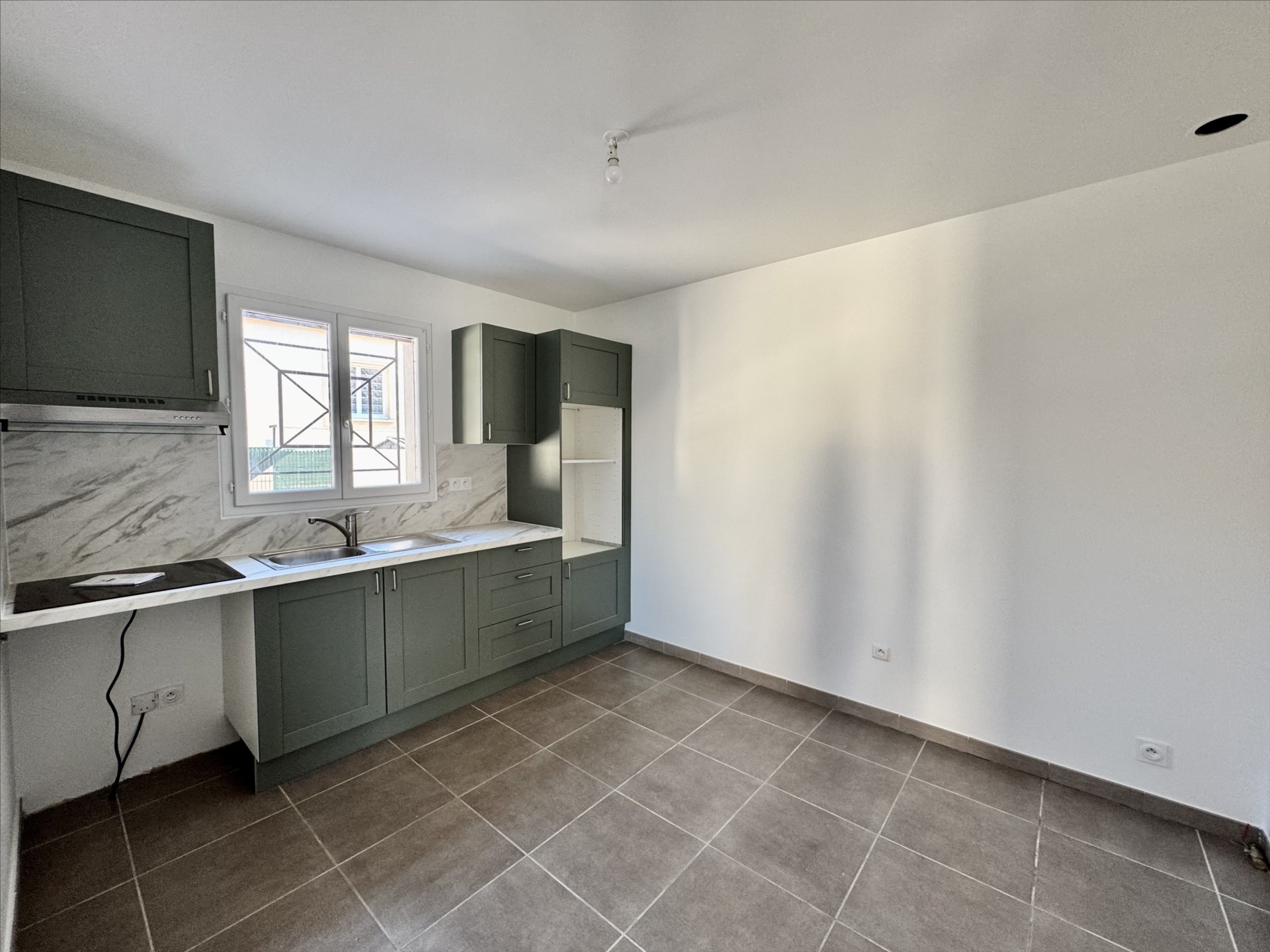 Location Cabinet Collet - NISSAN-LEZ-ENSERUNE