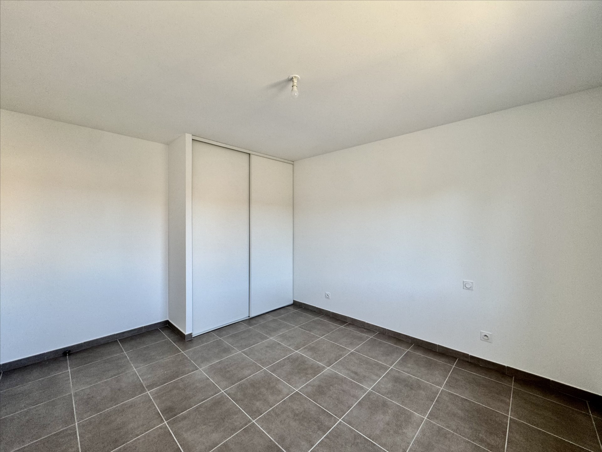 Location Cabinet Collet - NISSAN-LEZ-ENSERUNE