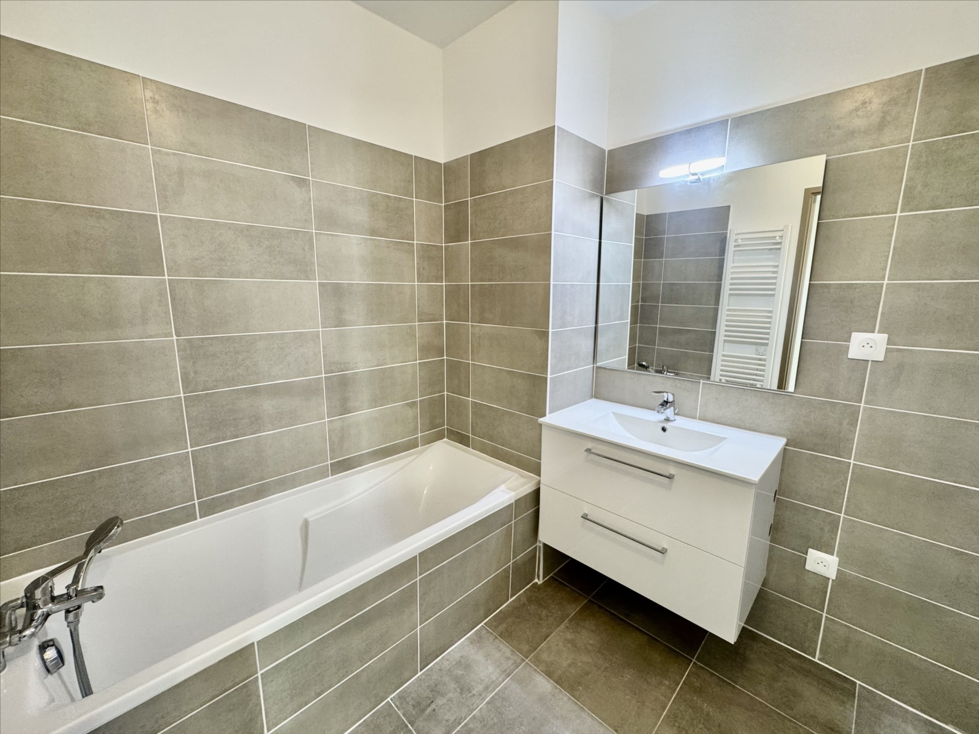 Cliquez sur l'image pour l'agrandir Location Cabinet Collet - BEZIERS