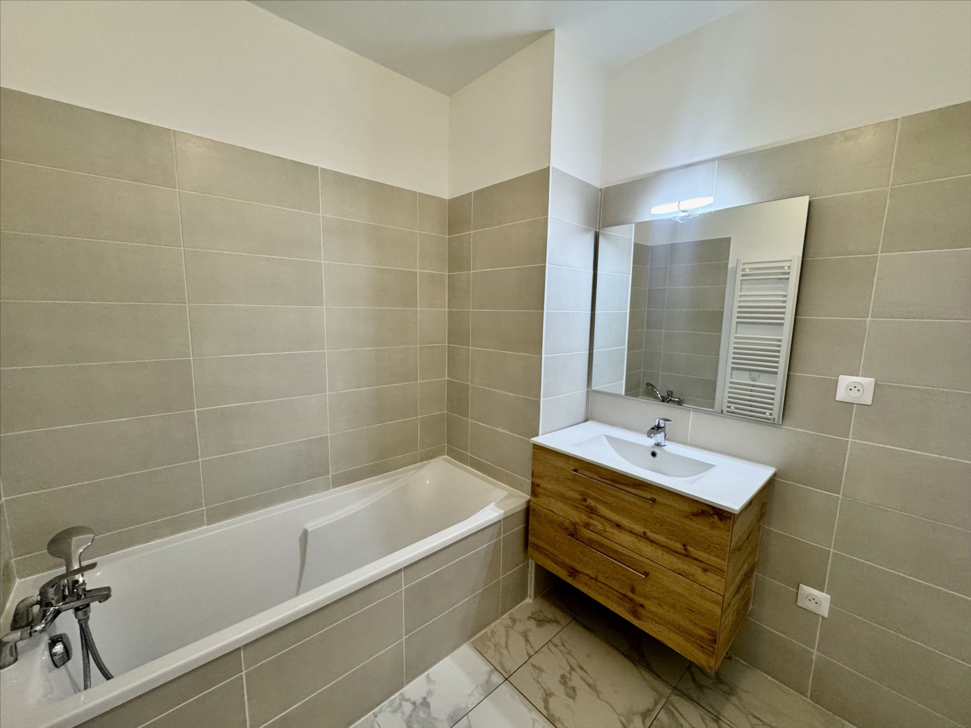 Cliquez sur l'image pour l'agrandir Location Cabinet Collet - BEZIERS