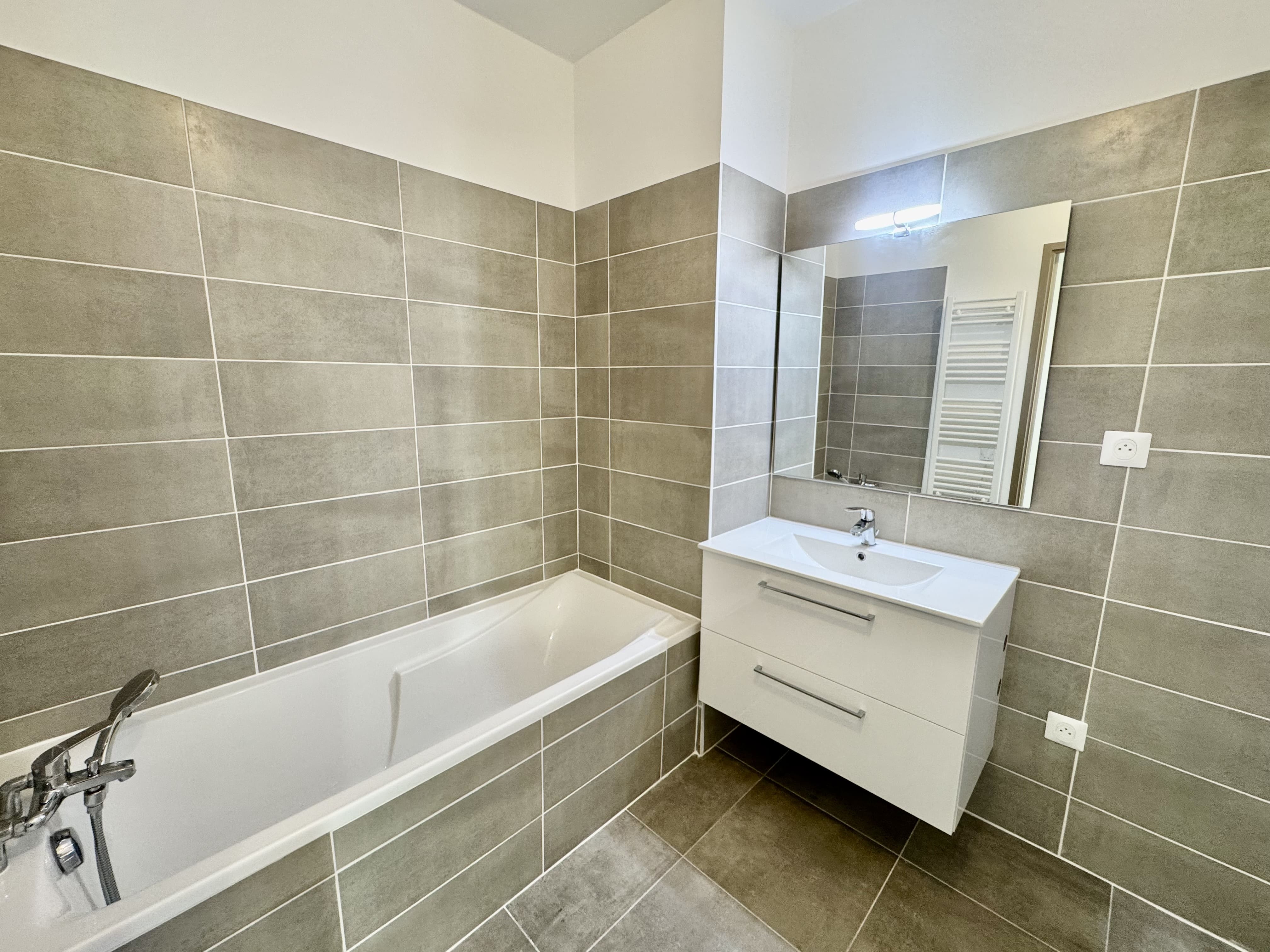 Cliquez sur l'image pour l'agrandir Location Cabinet Collet - BEZIERS