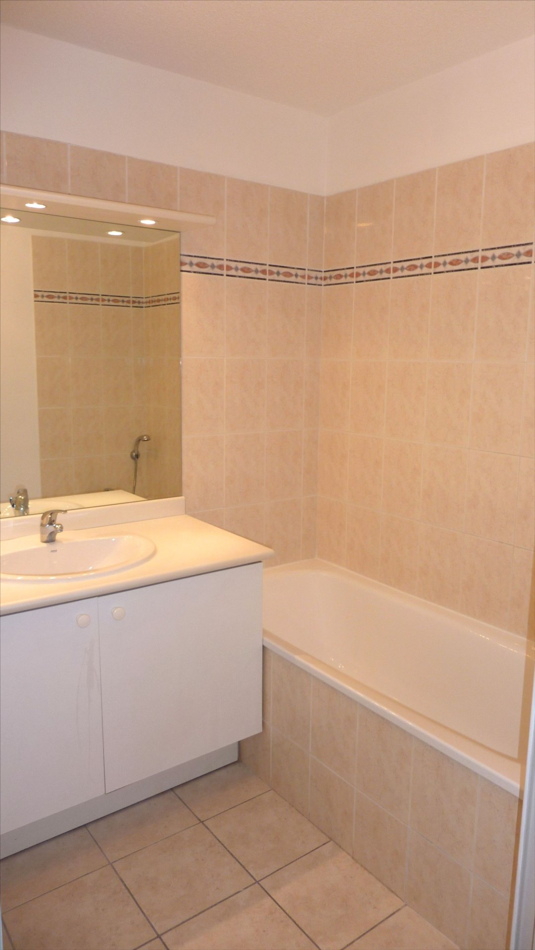 Cliquez sur l'image pour l'agrandir Location Cabinet Collet - BEZIERS