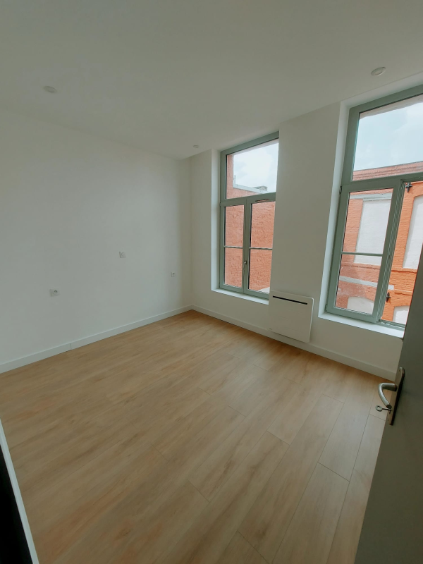 SANS FRAIS D AGENCE  Appartement NEUF F2 hyper centre Douai (Rue de Paris)