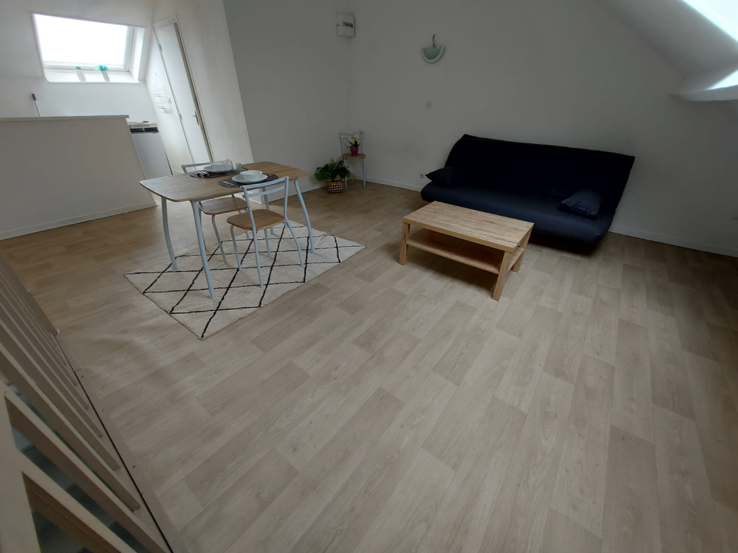 **Sans Frais d'agence **  Studio meublé de 30 m² - à 5 min centre-ville/gare - rue Colonel Fabien à SAINT-QUENTIN
