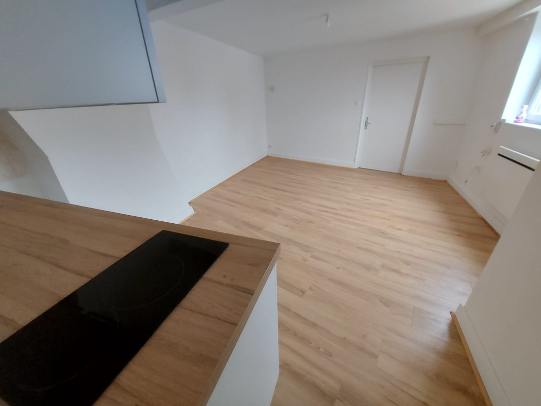 (PAS DE FRAIS D'AGENCE) T2 MEUBLE de 37 situé proche de toutes commodités