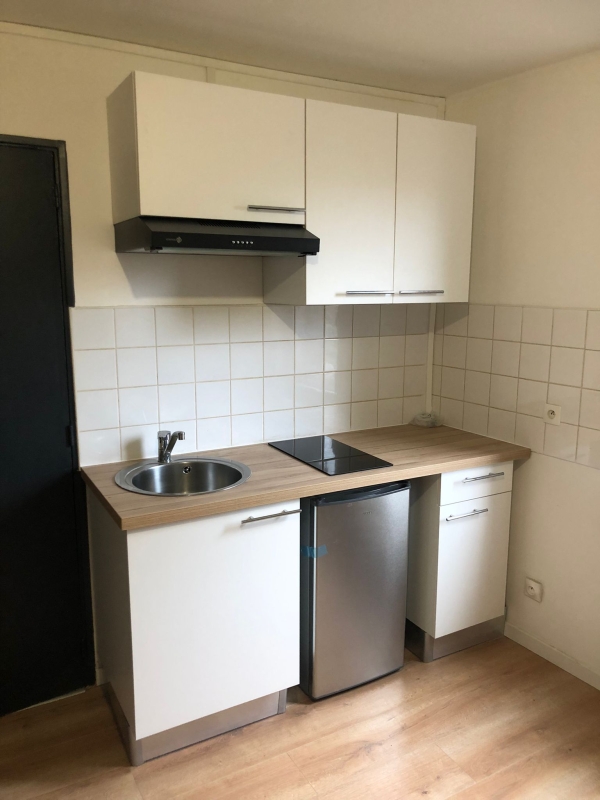 A louer, Sans Frais d'Agence,  Studio de 22 m² Face au lycée Henri Martin situé Boulevard Richelieu à SAINT-QUENTIN