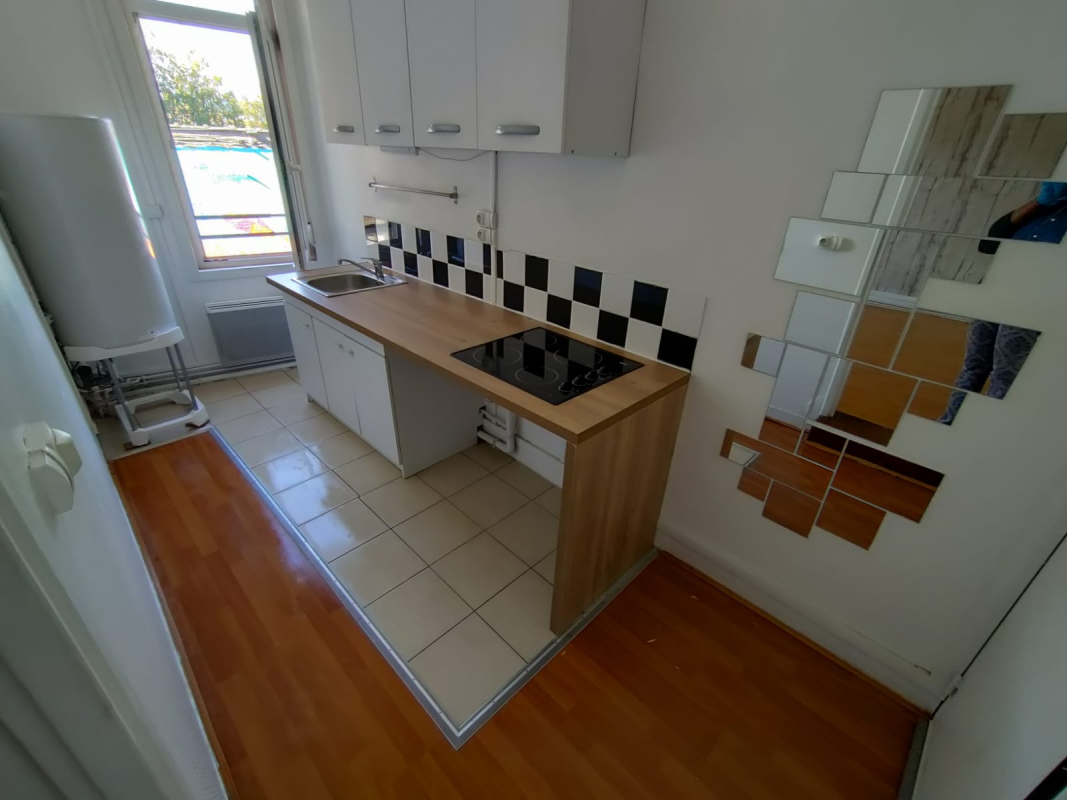 Pas de frais d' agence - Rue du Long Pot à Lille T2 avec terrasse - 690€ + charges