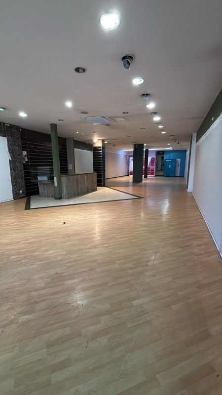 ( PAS DE FRAIS D'AGENCE) A louer un Local à usage Commercial ou Bureaux ou profession libérale de 208 m².
