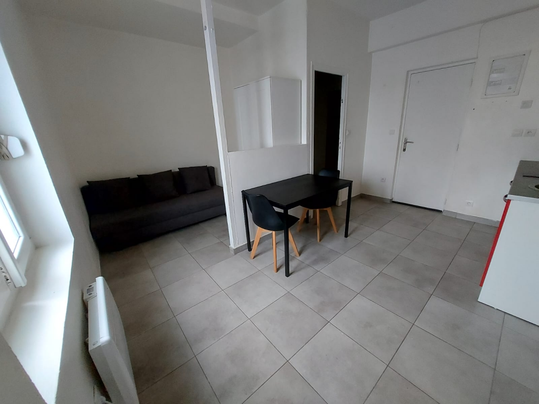 F1 bis 25m² Valenciennes proche écoles et gare ( PAS D'HONORAIRES )