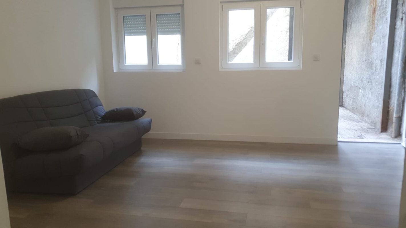 ( PAS DE FRAIS D'AGENCE) F2 avec une cour de 40 m² meublé à rue de la Boucherie / Douai / centre-ville