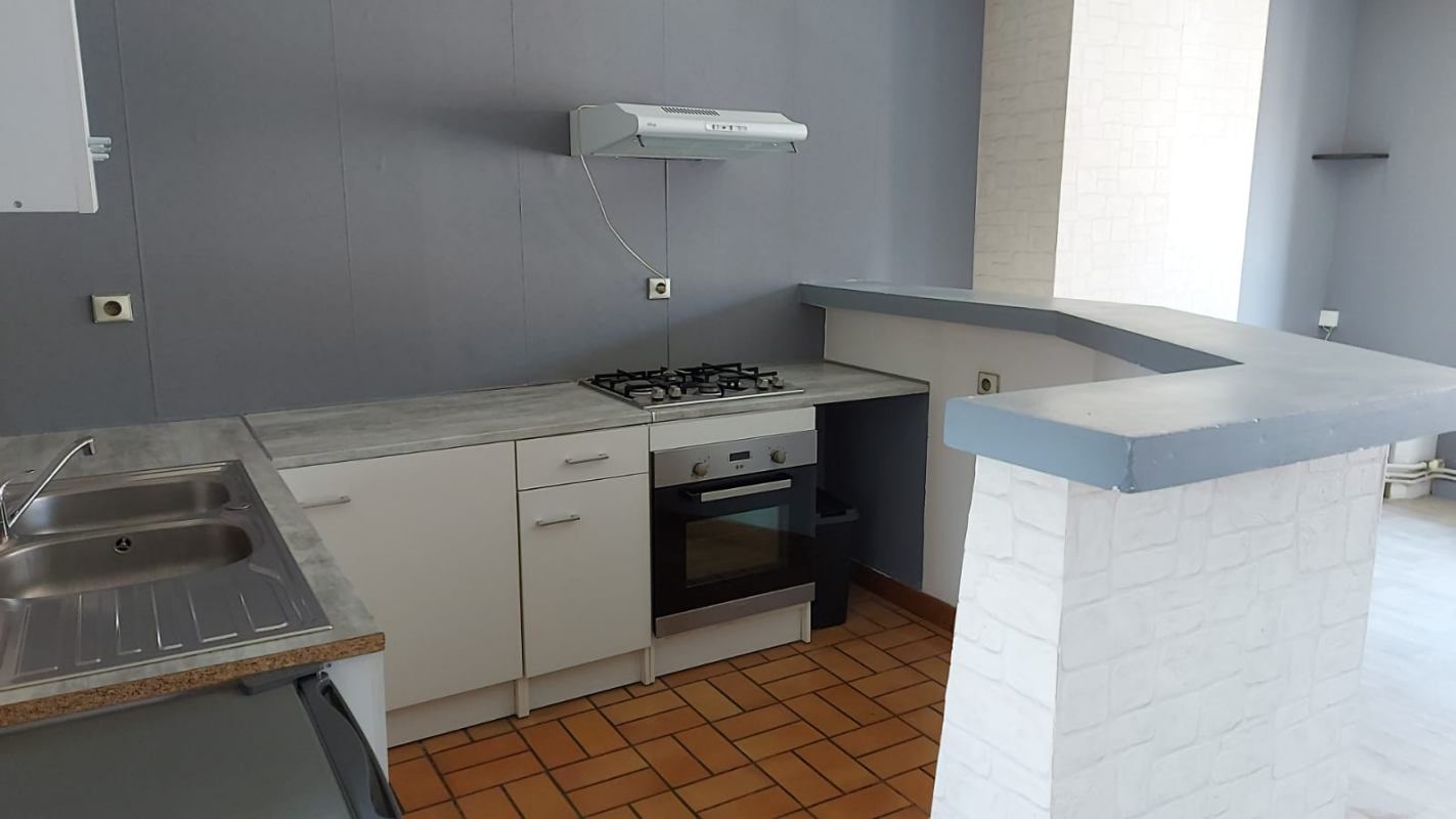 ** SANS FRAIS D'AGENCE** A LOUER à 5 min de la gare, F2 bis de 55 m² meublé Rue de Guise  à ST QUENTIN