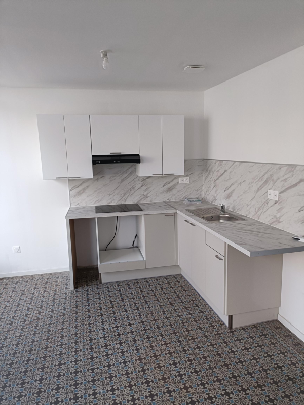 SANS FRAIS D'AGENCE - T2 rénové avec cour – Sallaumines – 42 m²