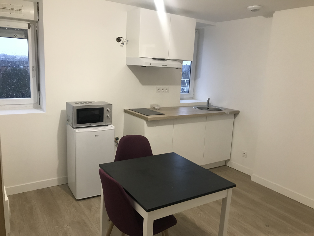 Sans Frais d'Agence - F2 Meublé de 30 m² - Proche du centre ville et des commerce rue Colonel Fabien à ST QUENTIN