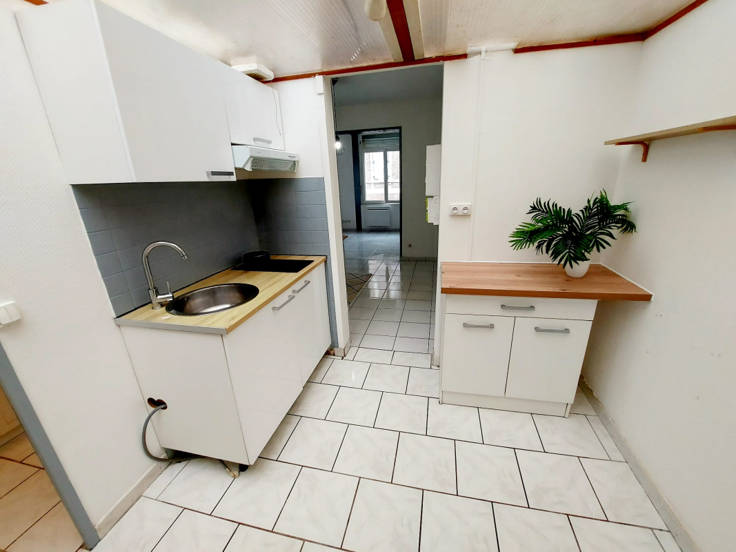 ** sans frais d'Agence** F1 Bis meublé avec jardin à 10 min à pieds de la gare et du Centre ville - Rue Vatable