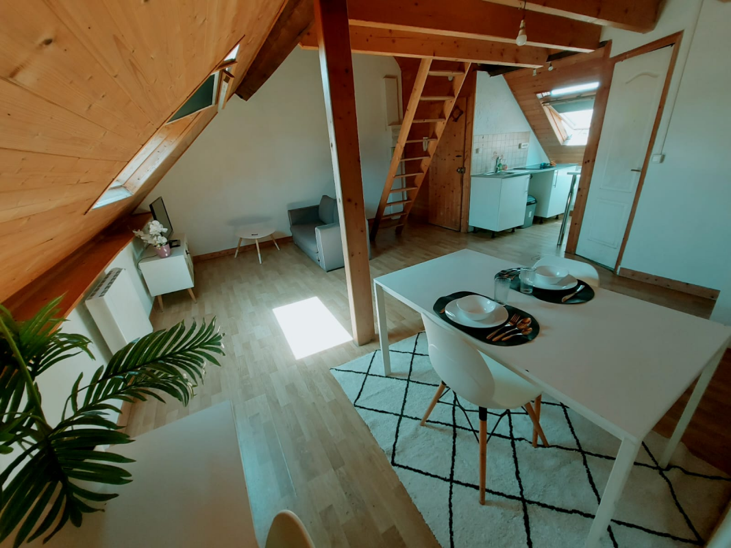 ** Sans Frais d'Agence ** Grand studio meublé 32 m² avec mezzanine - à 10 min de la Gare et facs à AMIENS