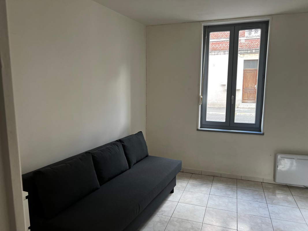 ** SANS FRAIS D'AGENCE**  F1 au rdc - à SAINT-QUENTIN proche Centre Ville et Lycées