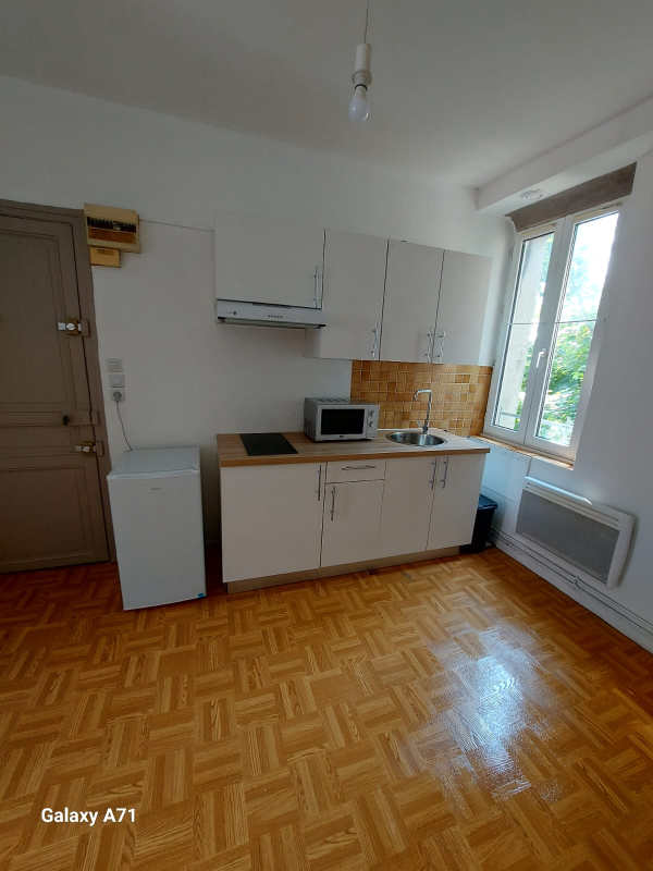 A louer sans frais d'agence, F2  40 m² meublé au 1er étage- Quartier St Martin à ST QUENTIN