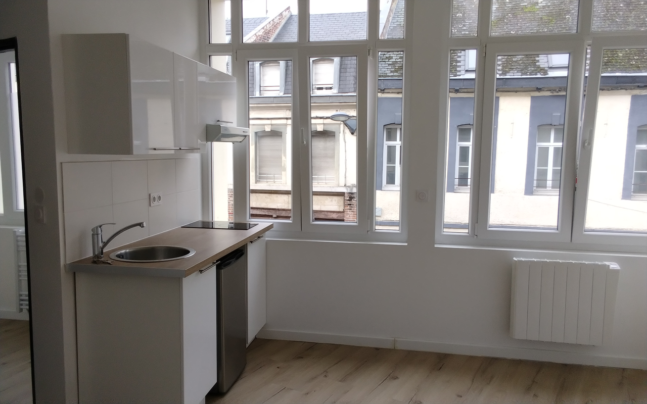 Studio 17 m² lumineux – Centre-ville Saint-Quentin (02100) – Sans frais d’agence - proche commerces, Elisa, Lycées