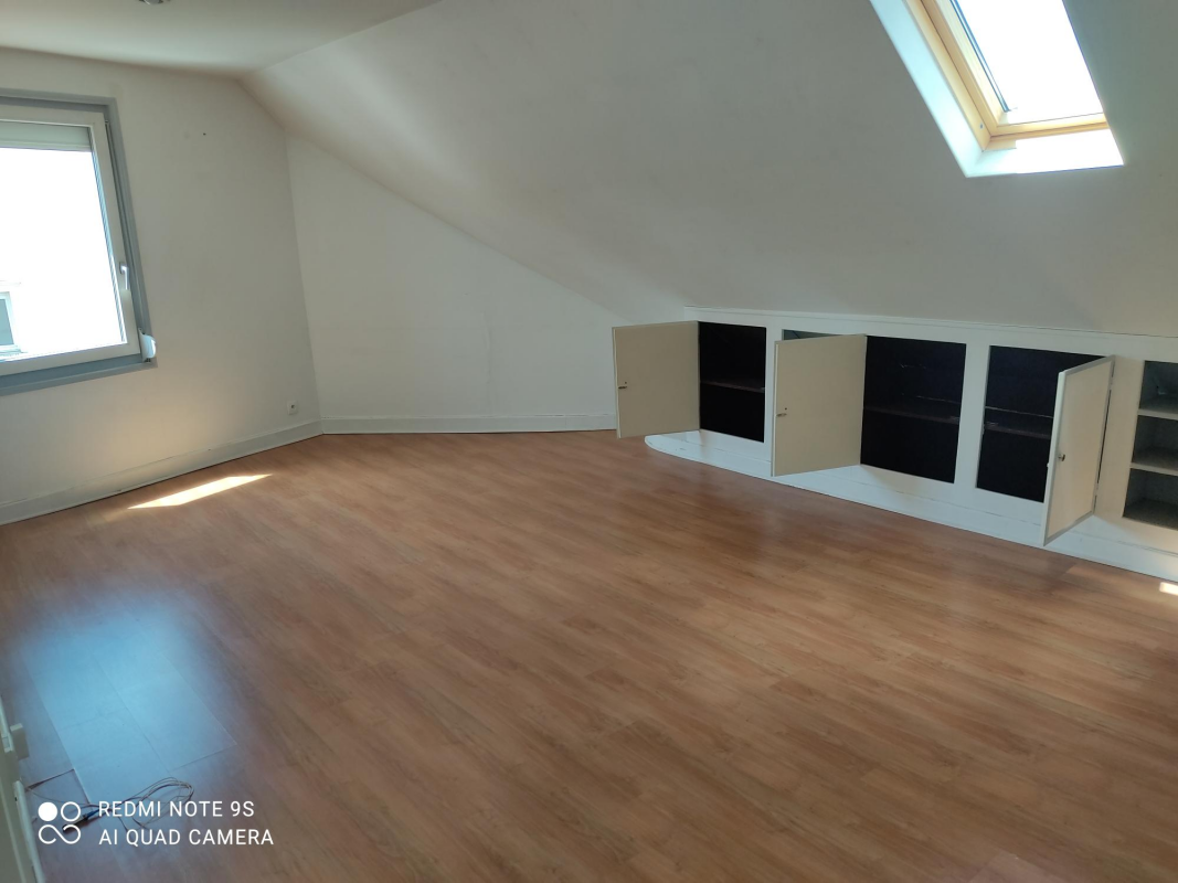 A louer ** Sans Frais d'Agence ** F2 meublé de 32 m² - rue Villebois Mareuil à SAINT-QUENTIN (10 min à pieds de la gare)I