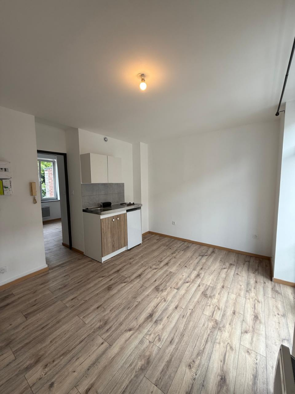 Rue Berlioz à Lille T1 bis - 579€- Disponible le 20 aout- Pas de frais d' agence