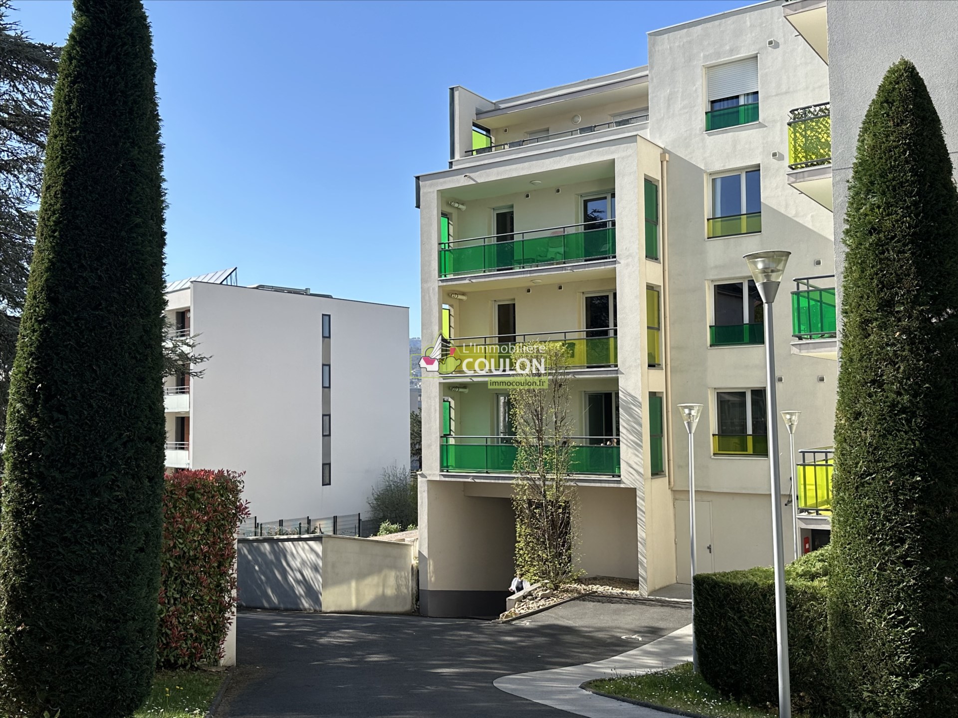 A louer : 645 € CC - T2