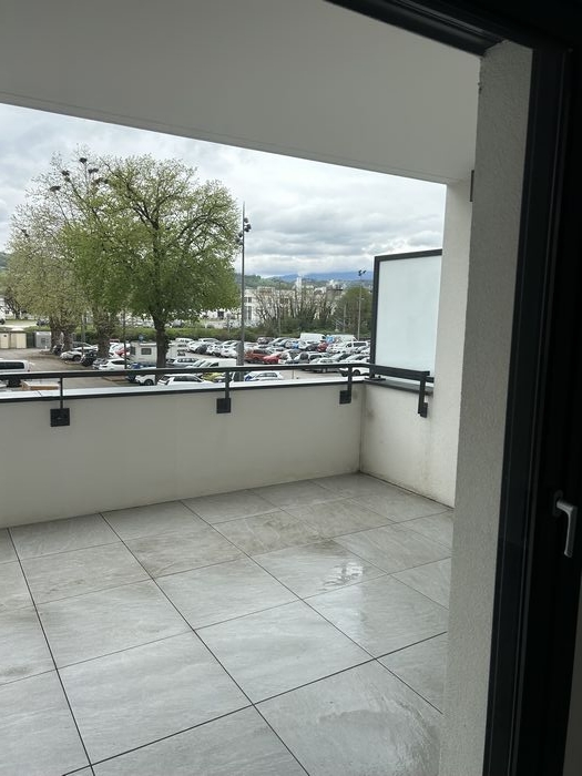 Studio neuf grande terrasse