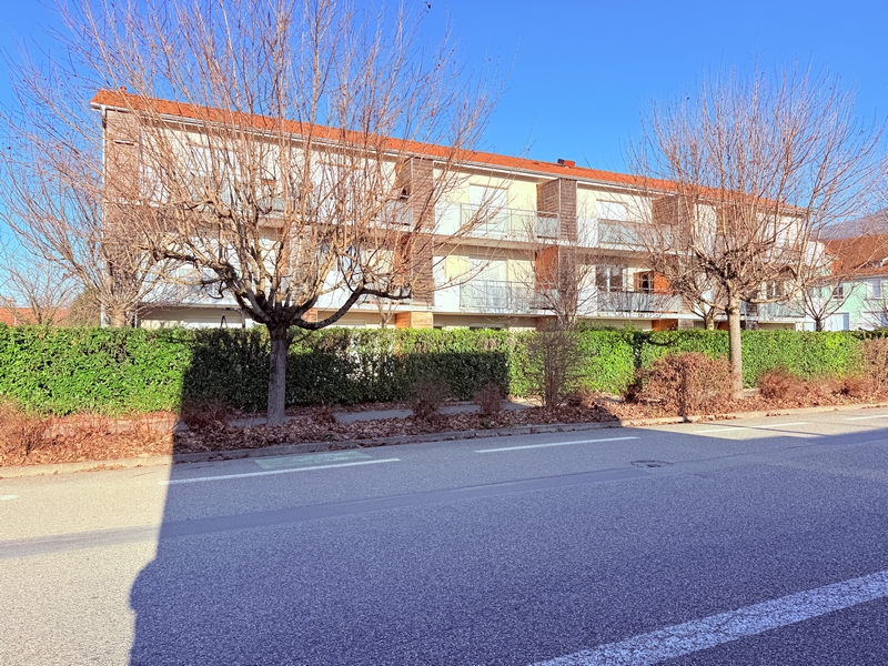 Grand Studio rénové rez de jardin