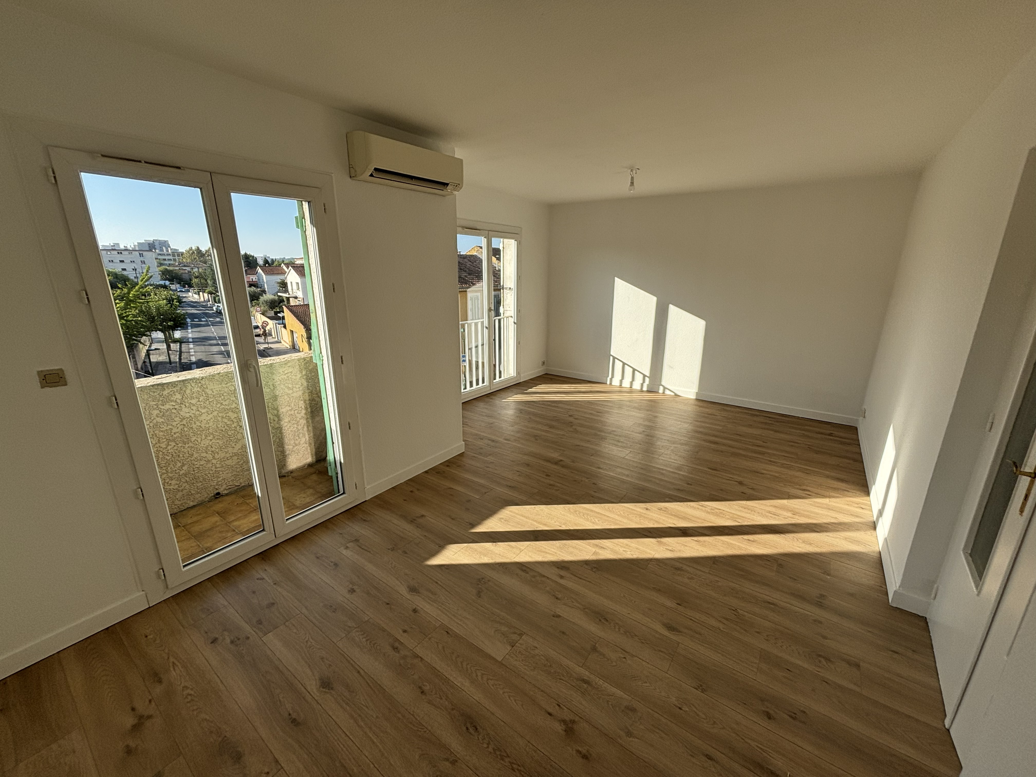 FAUX T4 LA GARDE CENTRE-VILLE – DUPLEX ATYPIQUE RÉNOVÉ