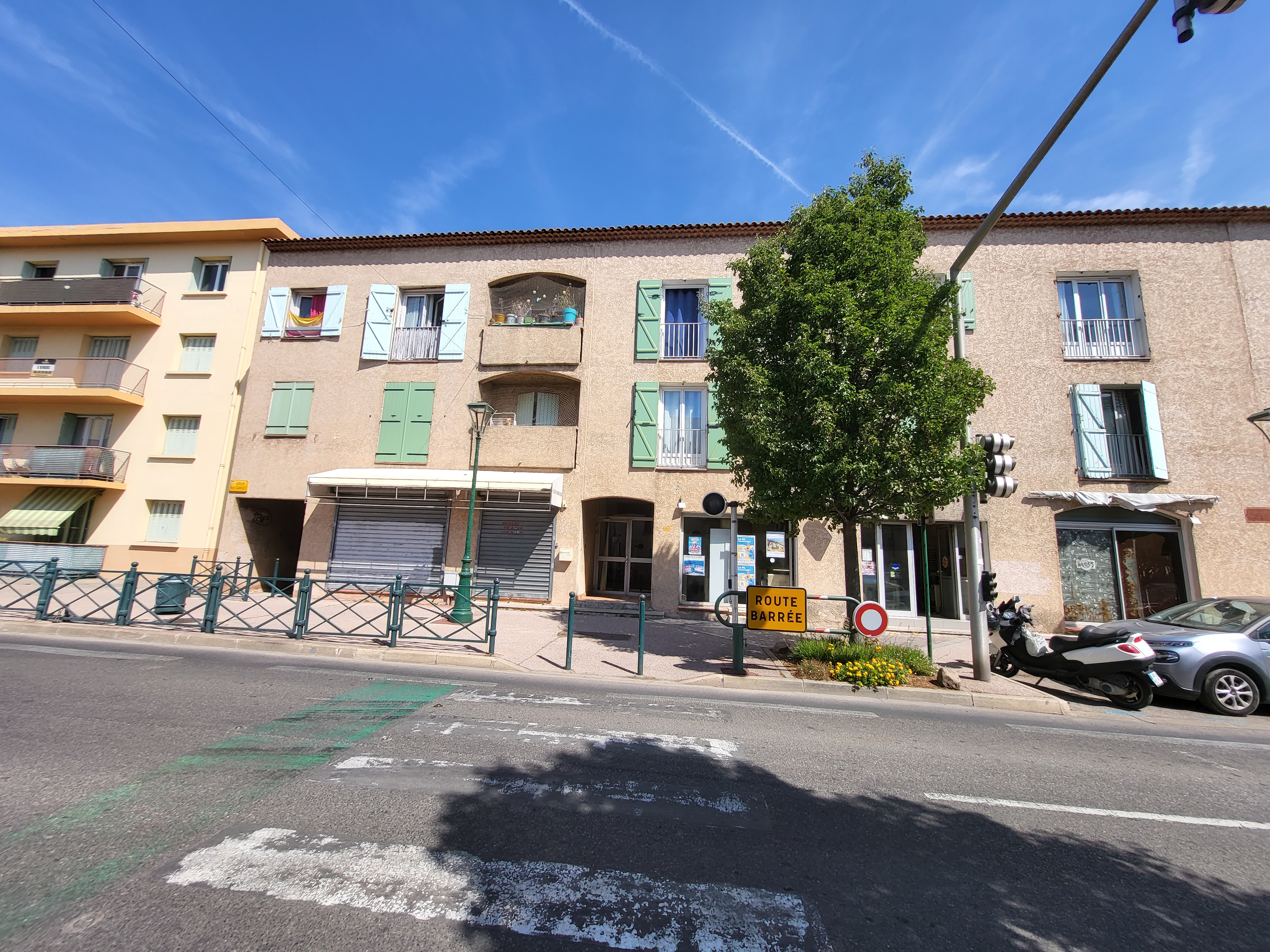 LOCAL PROFESSIONNEL 106m² - LA GARDE