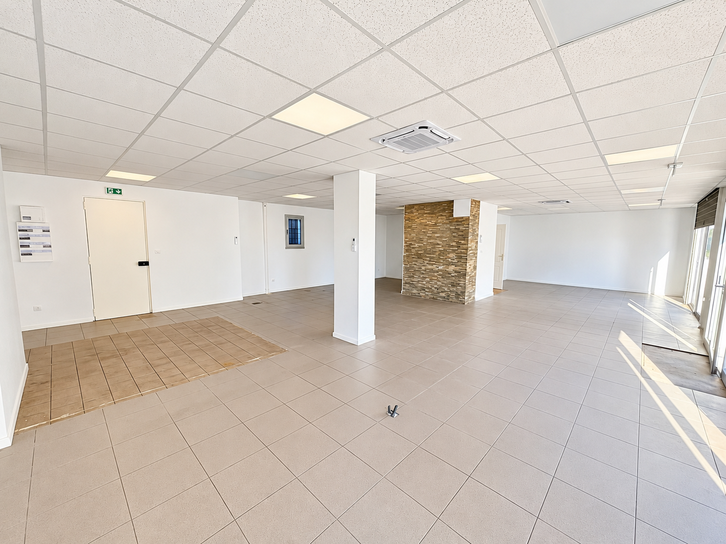 LA GARDE CENTRE-VILLE – LOCAL PROFESSIONNEL RÉNOVÉ DE 106 M²
