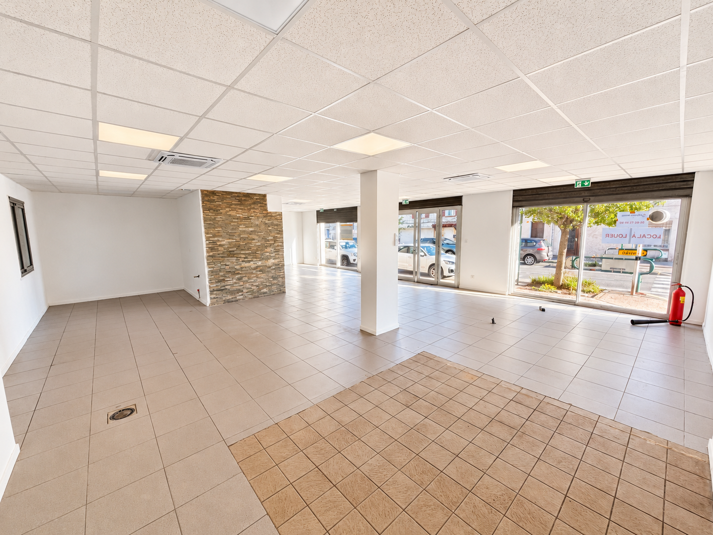 LA GARDE CENTRE-VILLE – LOCAL PROFESSIONNEL RÉNOVÉ DE 106 M²