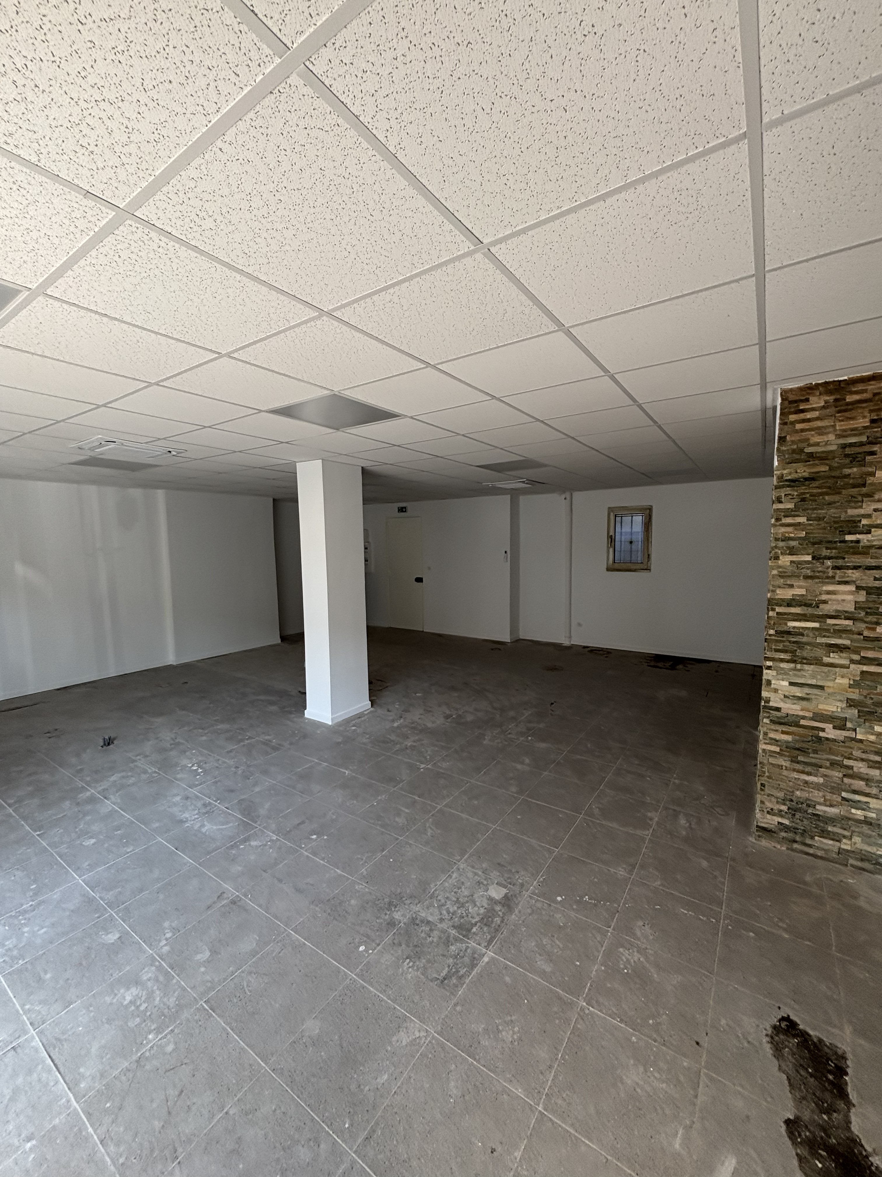 LOCAL PROFESSIONNEL 106m² - LA GARDE