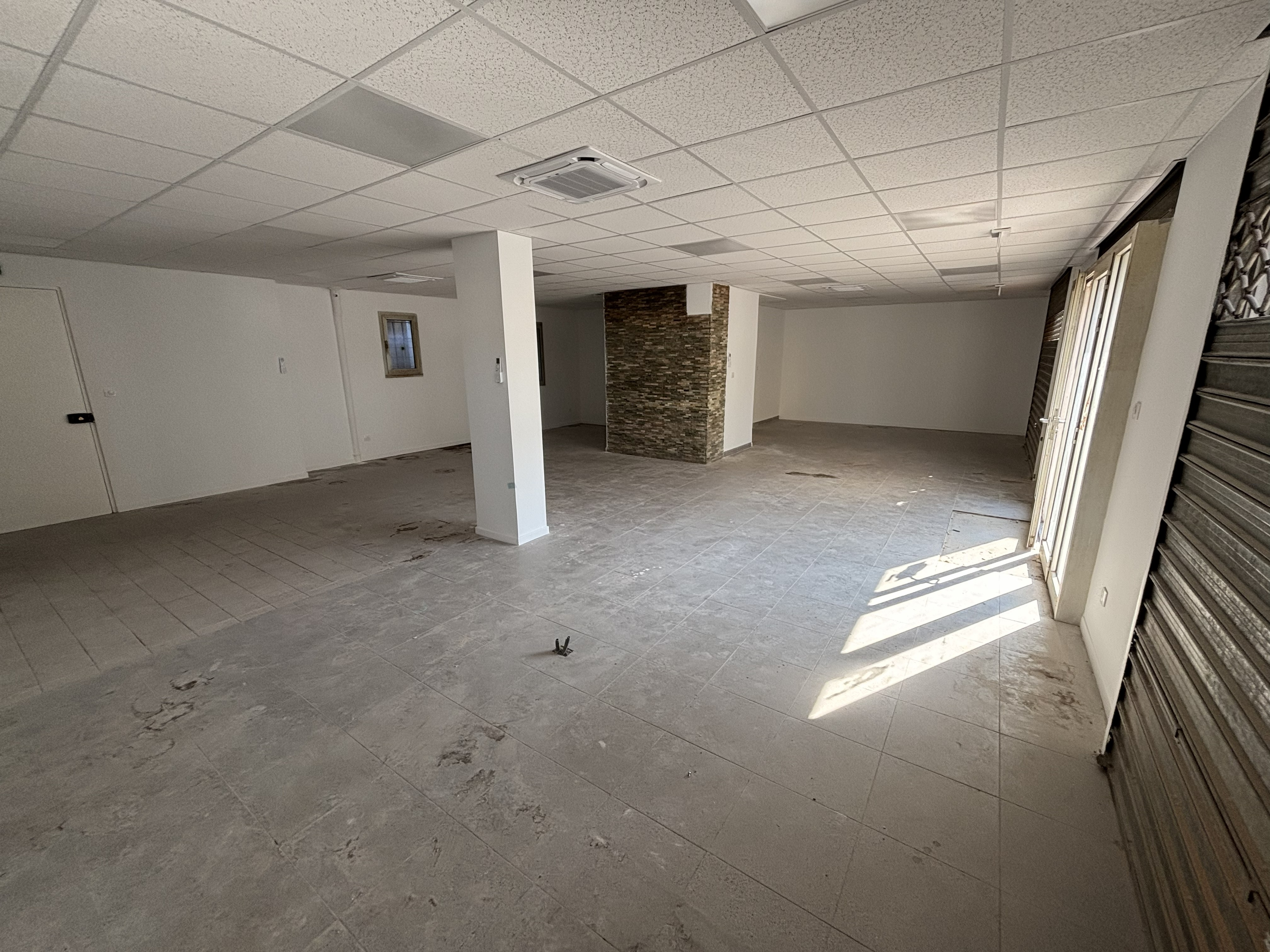 LOCAL PROFESSIONNEL 106m² - LA GARDE