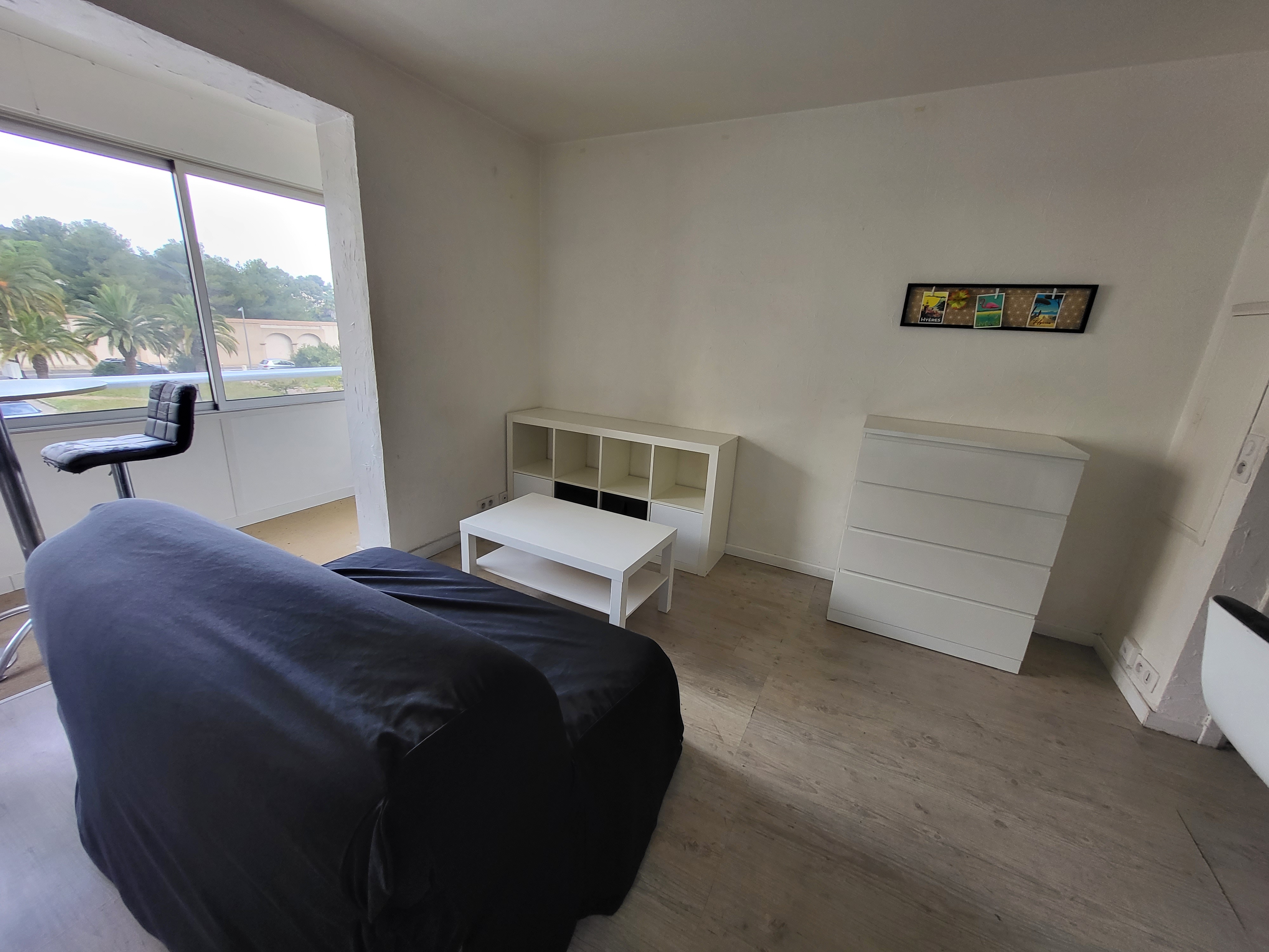 Studio meublé - HYERES