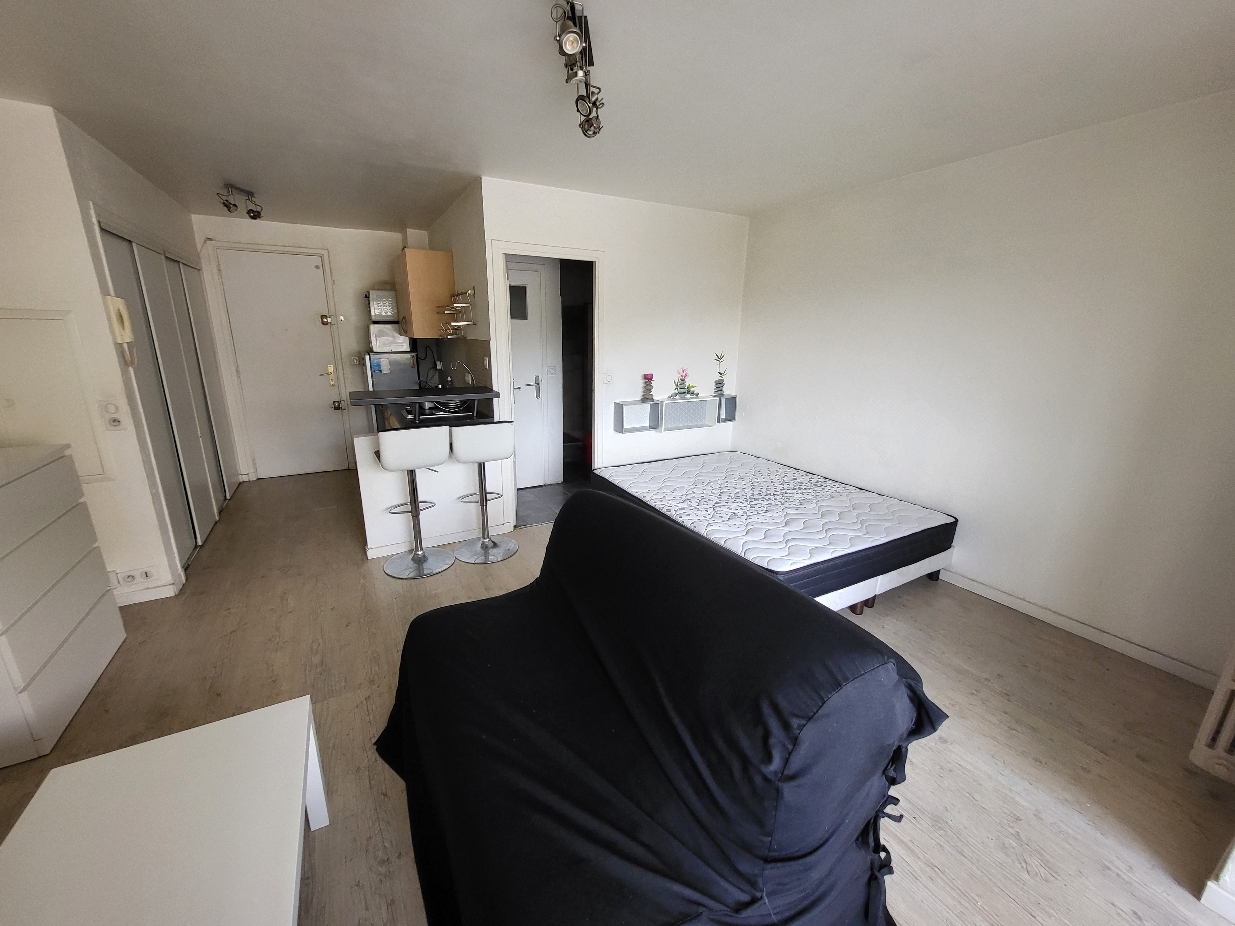 Studio meublé - HYERES