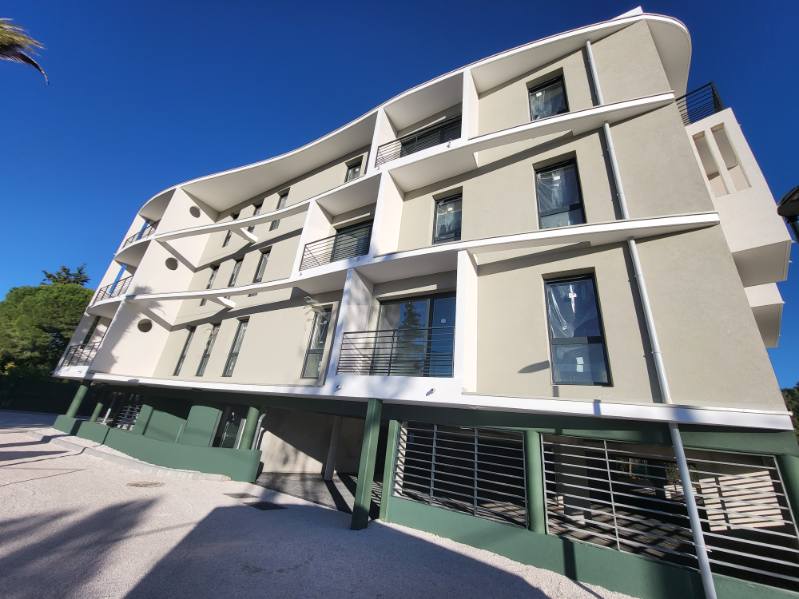 Local professionnel - LA GARDE