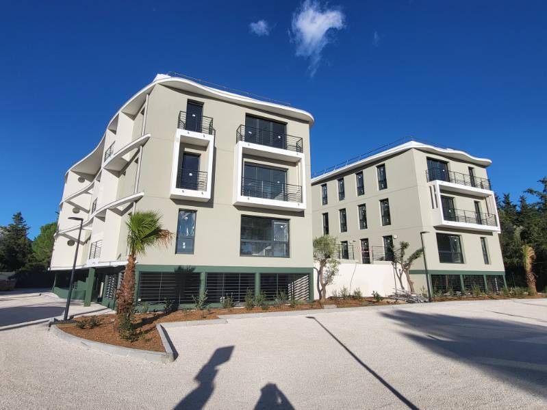 Local professionnel 84m² - LA GARDE