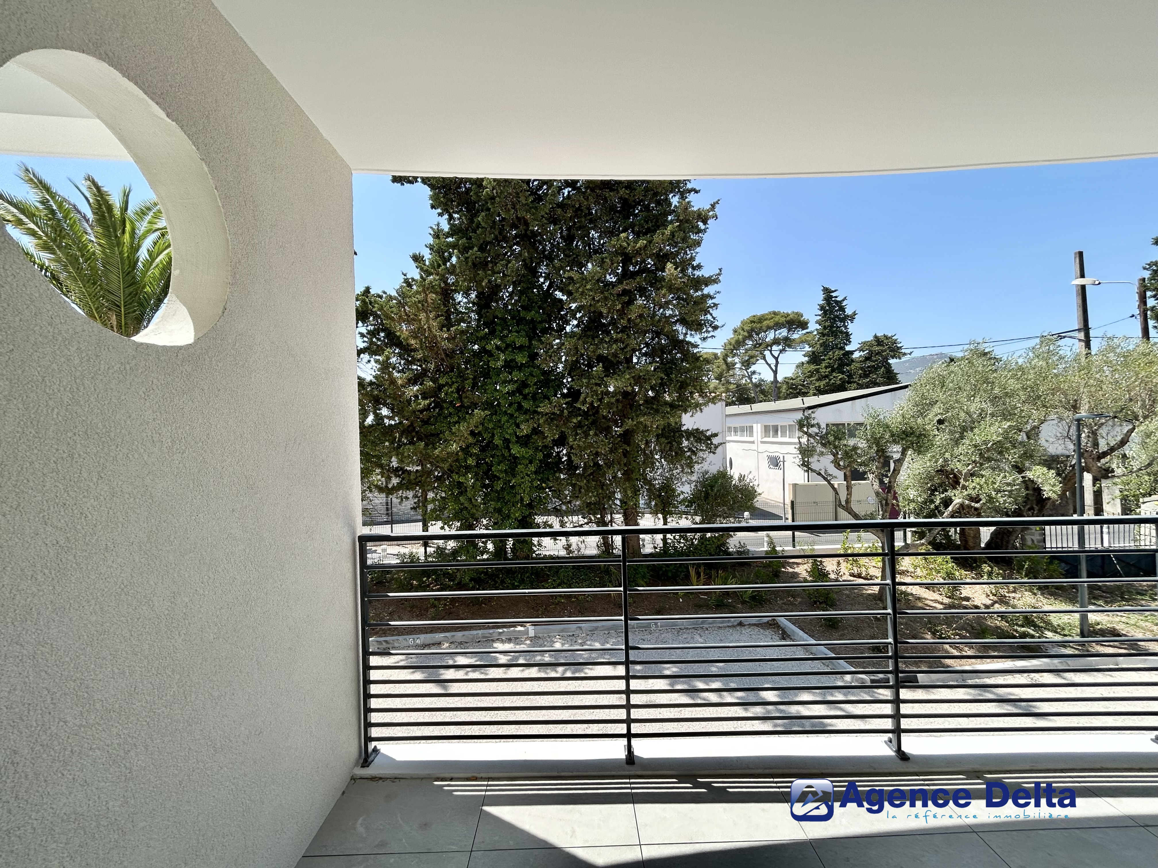Local professionnel 68m² - LA GARDE