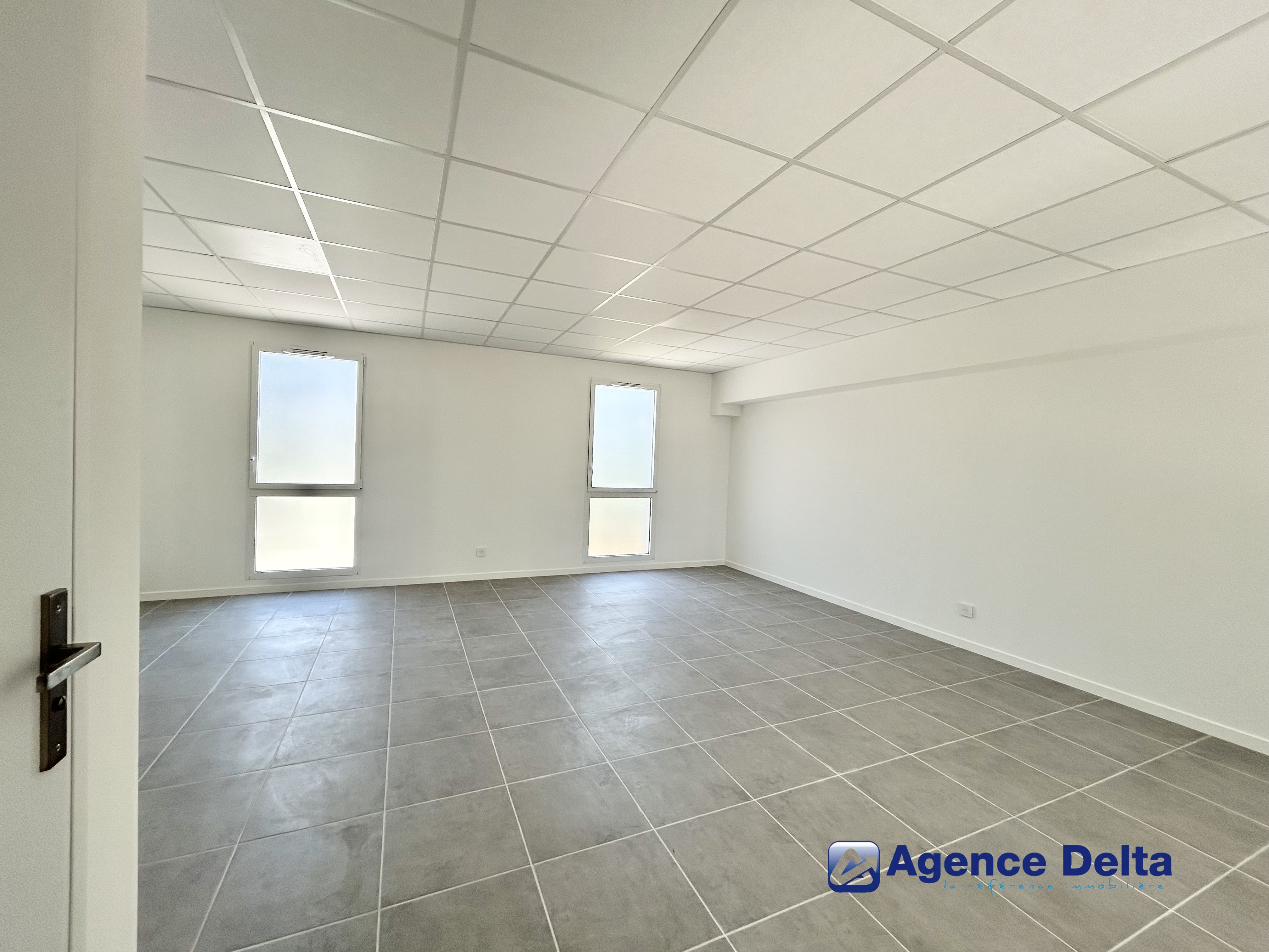 Local professionnel 43m²- LA GARDE