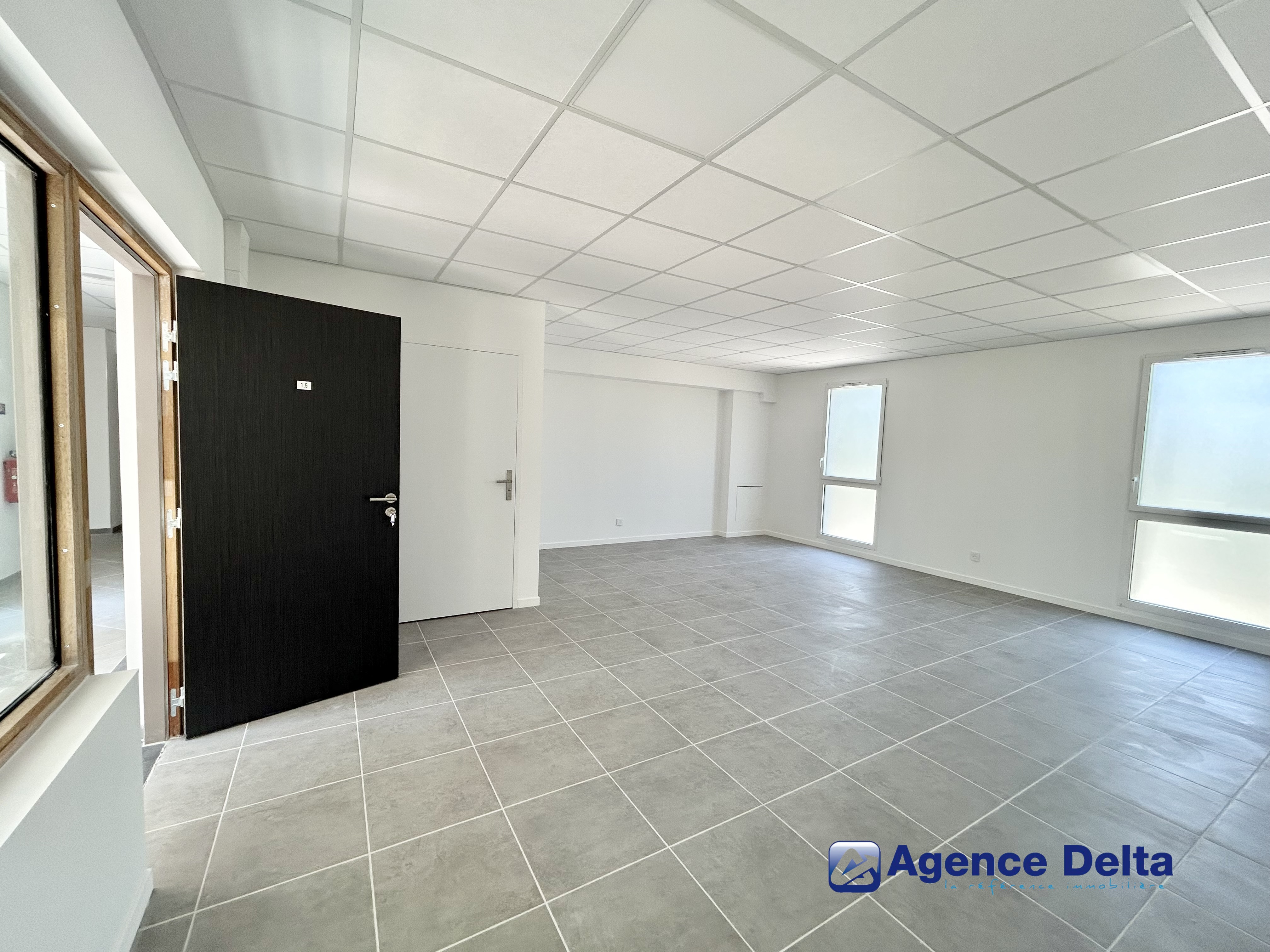 Local professionnel 43m²- LA GARDE