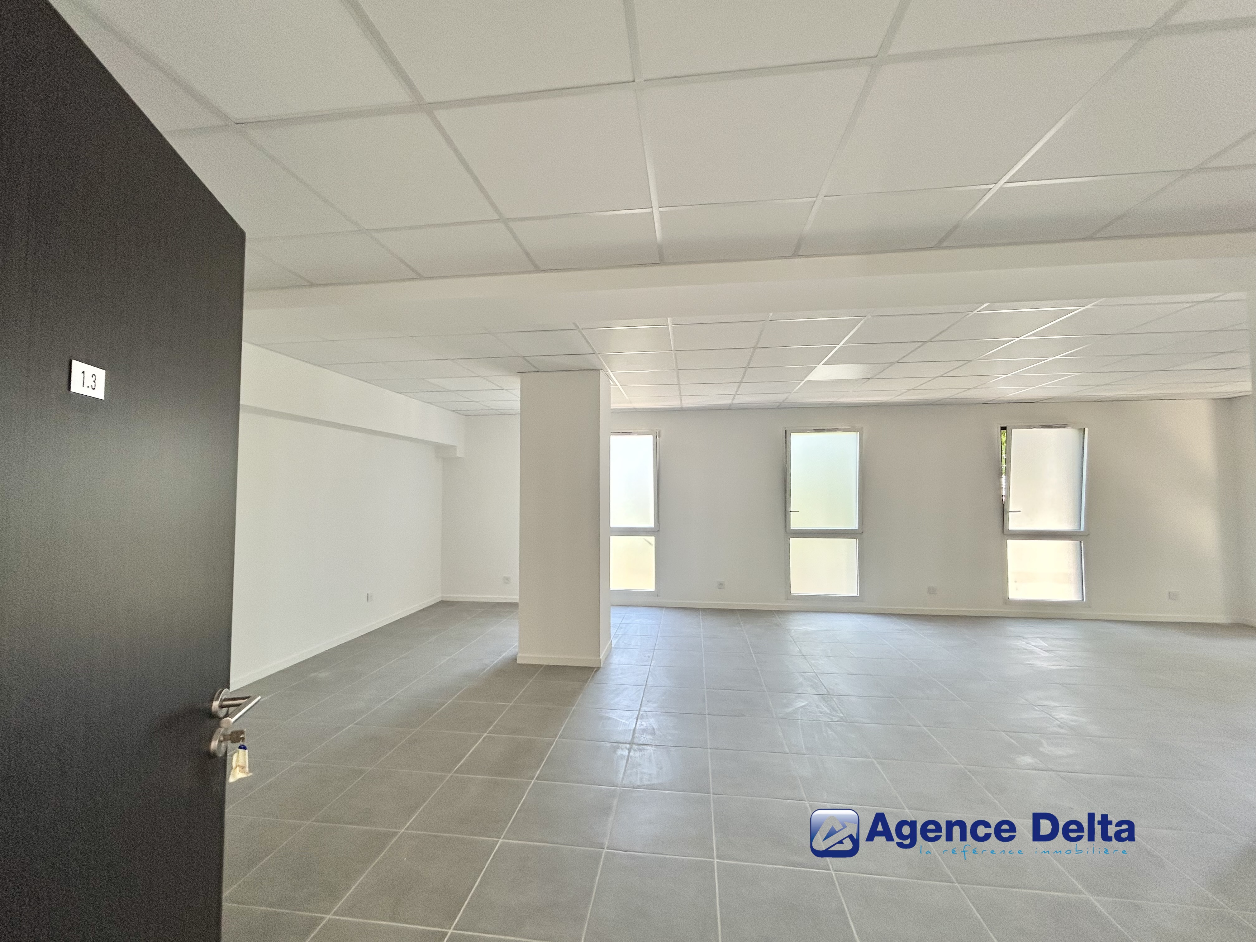 Local professionnel 89m²- LA GARDE