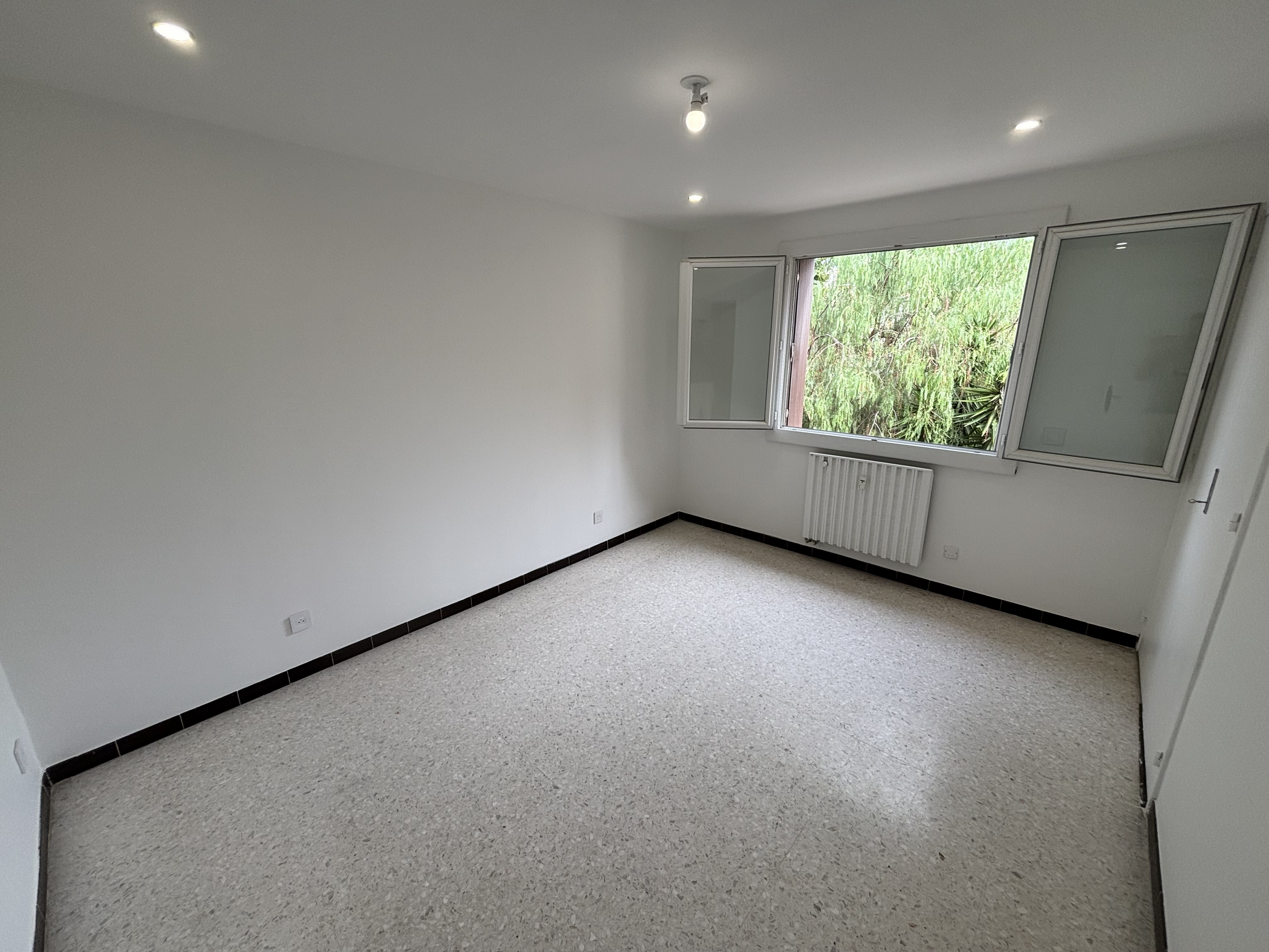 APPARTEMENT T4 REFAIT À NEUF - LA GARDE