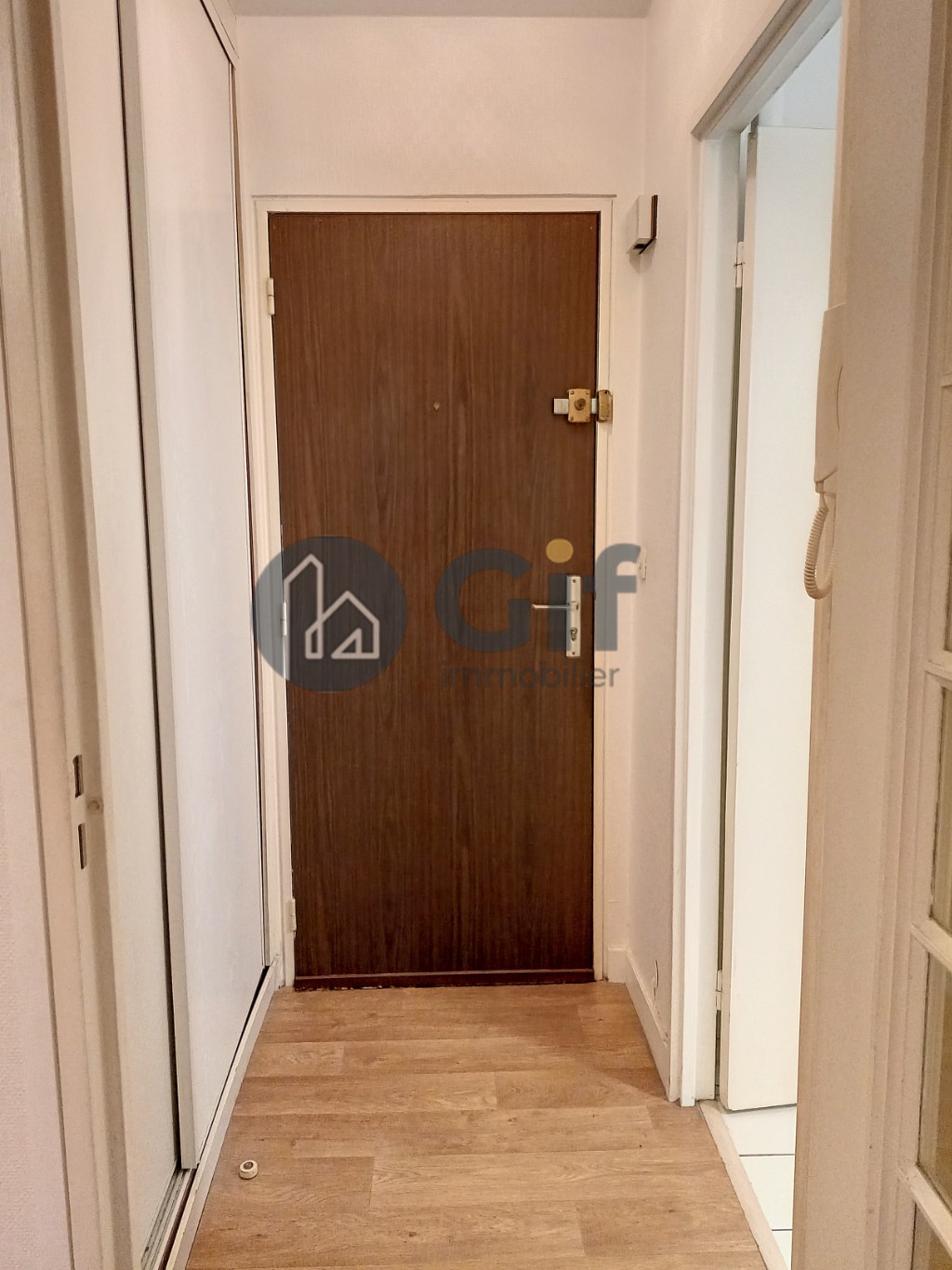 Studio 26m² Créteil avec parking et balcon