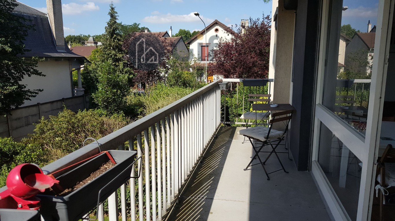 Studio 26m² Créteil avec parking et balcon