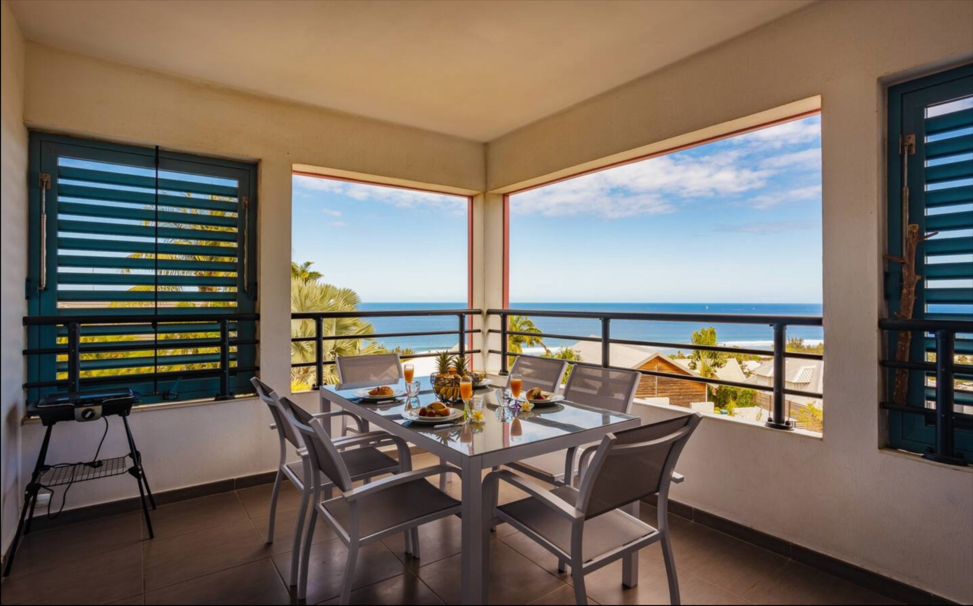 A LOUER – T4 MEUBLE – ST GILLES LES BAINS A LOUER – T4 MEUBLE – ST GILLES LES BAINS